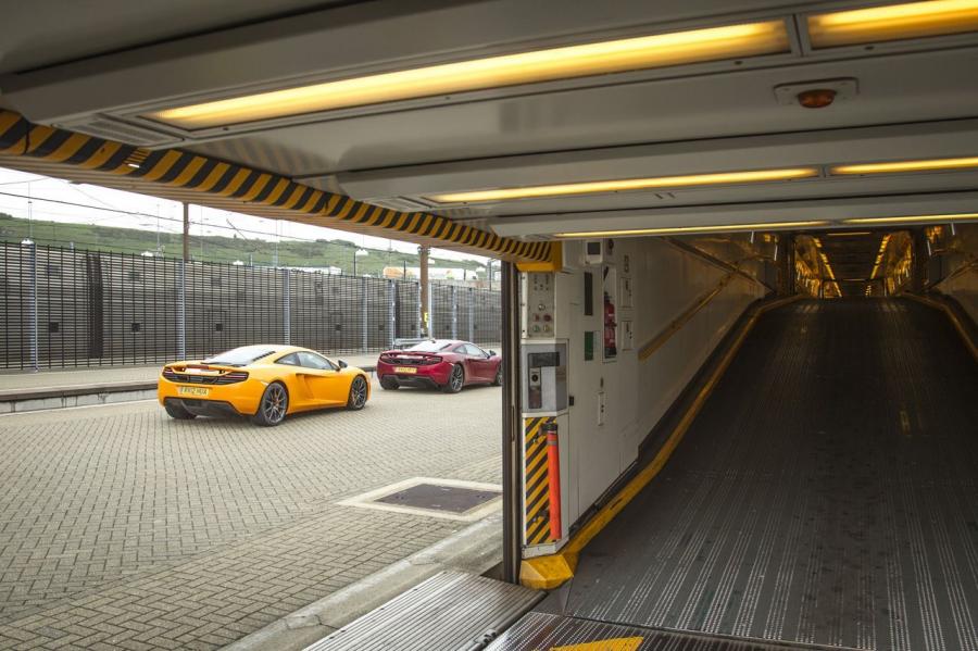  McLaren MP4-12C 2012 года  (фото 36 из 129)